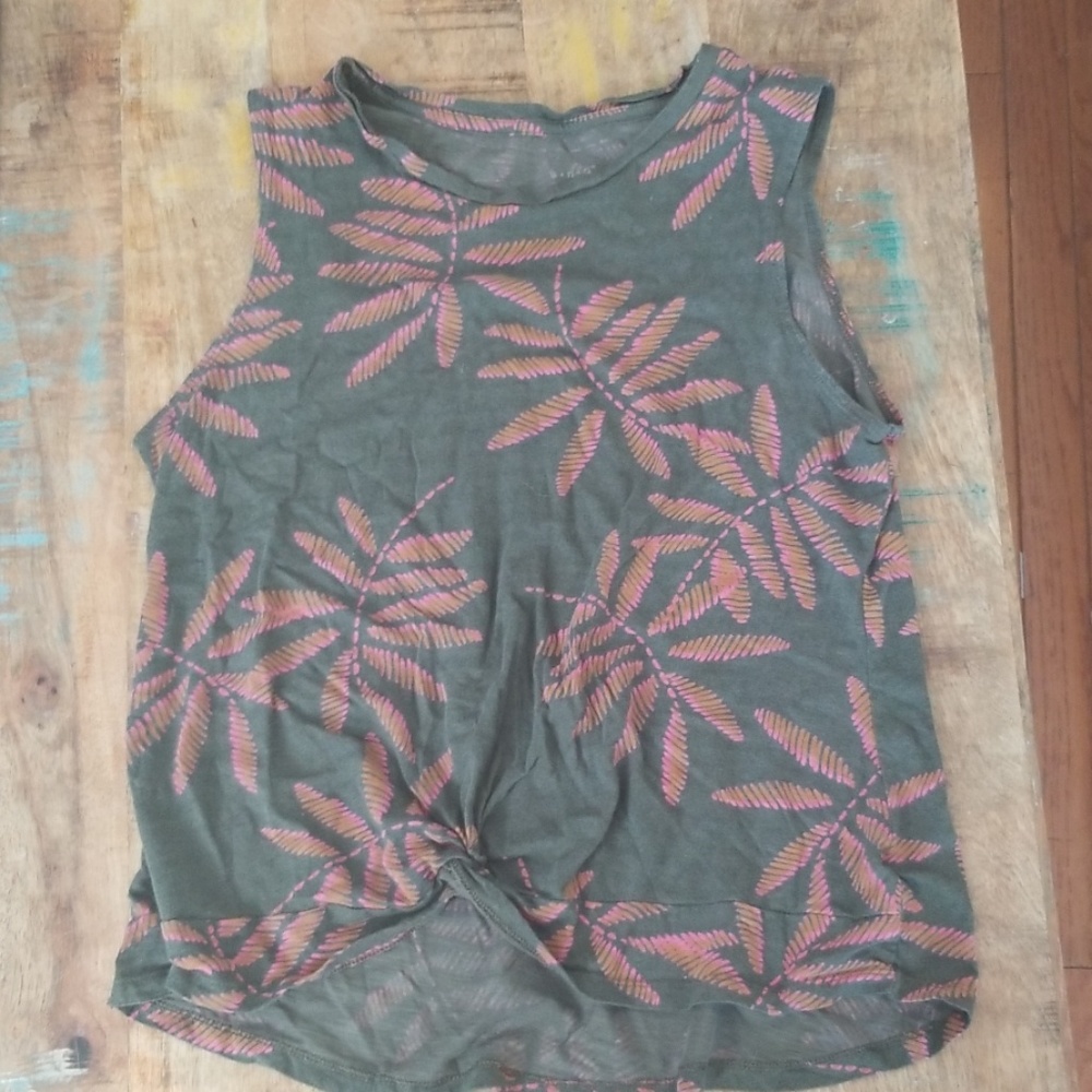 Large-sleeveless olive green and peach knotted top